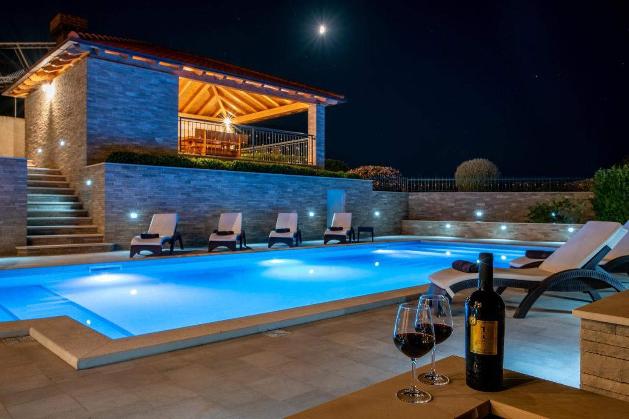 Apartment Sutalo 2 *